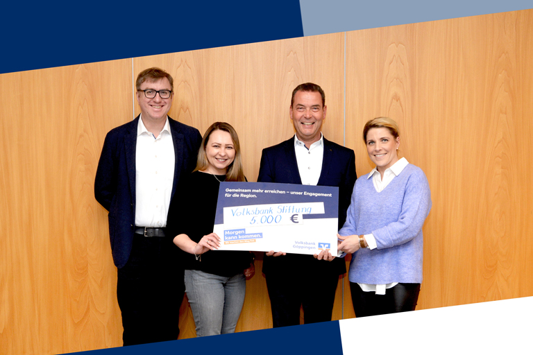 Volksbank Stiftung für die Spielplatzinitiative: Einen naturnahen Spielplatz und Bewegungspark im Oberen Kurpark in Bad Überkingen – dies ist der Wunsch der örtlichen Spielplatzinitative. Wichtig ist der Initiative, dass sich Baumstämme und Seile zum Klettern und Balancieren dort wiederfinden. Um diesem Wunsch einen großen Schritt näher zu kommen, stellt die Volksbank Stiftung hierfür 5.000 Euro zur Verfügung, die Stiftungsvorstand Oliver Becher übergab.