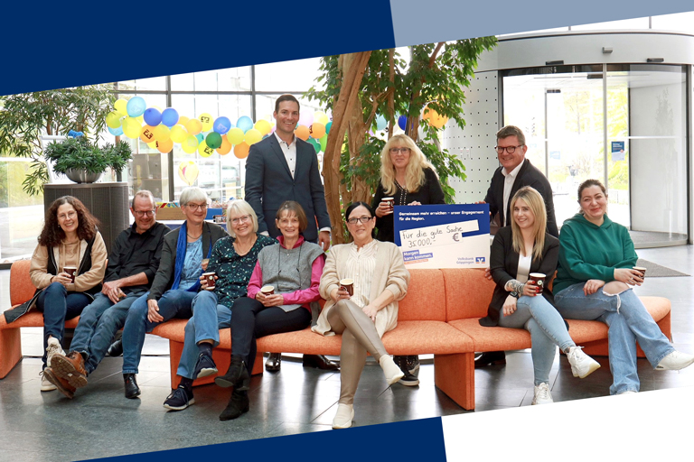 Spendenübergabe Weltsparwoche: Die sozialen und karitativen Einrichtungen im Landkreis Göppingen leisten einen bedeutenden Beitrag zum Gemeinwohl in der Region. Die Volksbank Göppingen unterstützt diese wertvolle Arbeit bereits seit vielen Jahren und übergab im Rahmen der Weltsparwoche ein umfangreiches Spendenpaket in Höhe von insgesamt 35.000 Euro an die Tafelläden und Vesperkirchen im Landkreis Göppingen.
