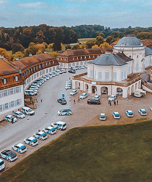 Übergabe der 117 VRmobile für Baden-Württemberg auf Schloß Solitude